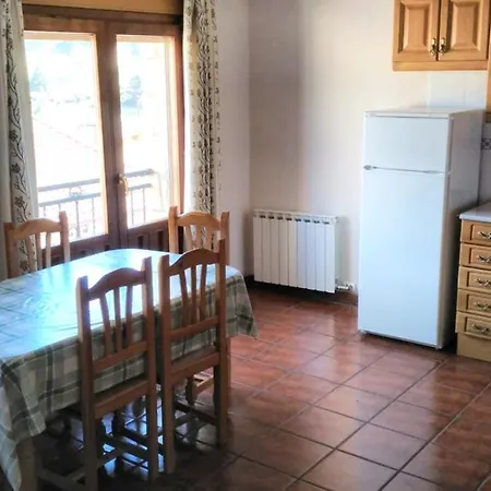 One Bedroom With City View Enclosed Garden And Wifi At 8 Km Away From The Slopes * Guadalaviar